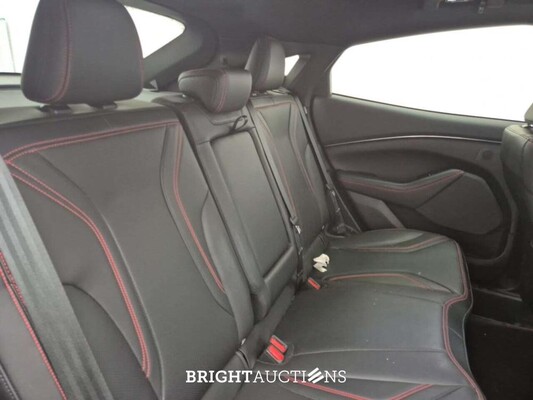 Ford Mustang Mach-E Premium RWD 99 kWh 294pk 2023, 2DUK844