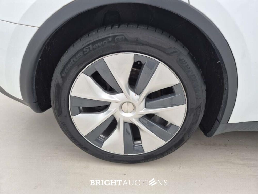 Tesla Model Y RWD 60 kWh 299pk 2022, 2CVD601