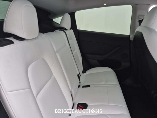 Tesla Model Y RWD 60 kWh 299pk 2022, 2CVD601