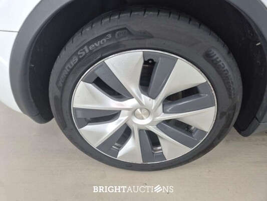 Tesla Model Y RWD 60 kWh 299pk 2022, 2CVD601