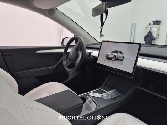 Tesla Model Y RWD 60 kWh 299pk 2022, 2CVD601