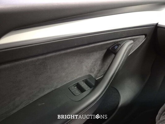 Tesla Model Y RWD 60 kWh 299pk 2022, 2CVD601
