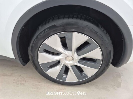 Tesla Model Y RWD 60 kWh 299pk 2022, 2CVD601