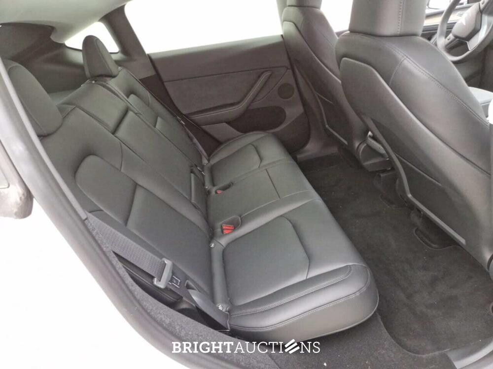 Tesla Model Y Long Range RWD 347pk 2025, 2GRZ915