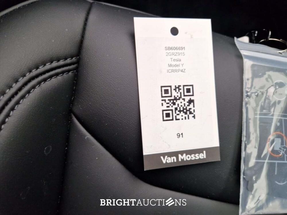 Tesla Model Y Long Range RWD 347pk 2025, 2GRZ915