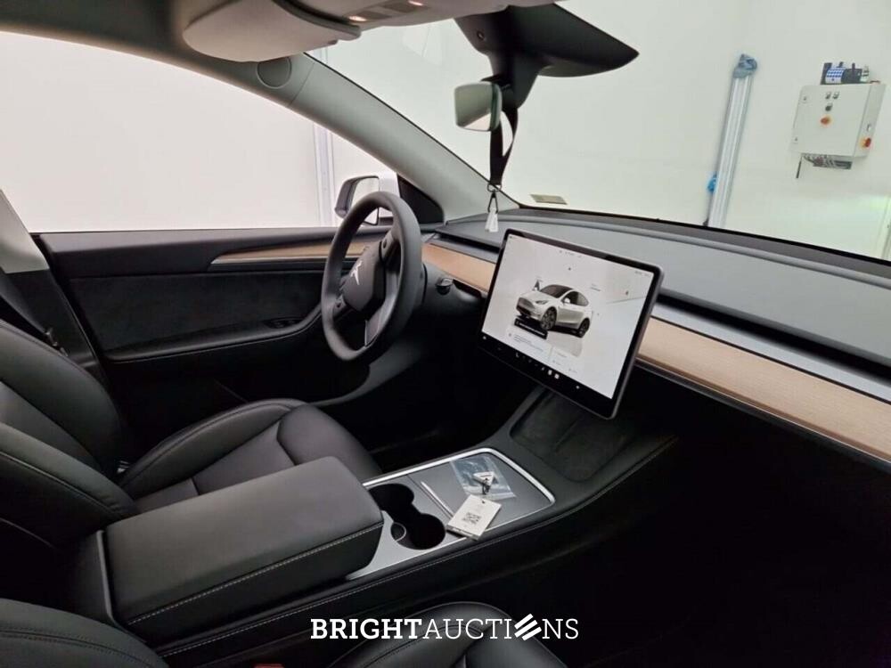 Tesla Model Y Long Range RWD 347pk 2025, 2GRZ915
