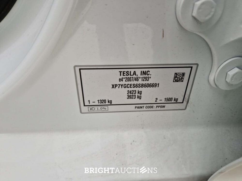 Tesla Model Y Long Range RWD 347pk 2025, 2GRZ915
