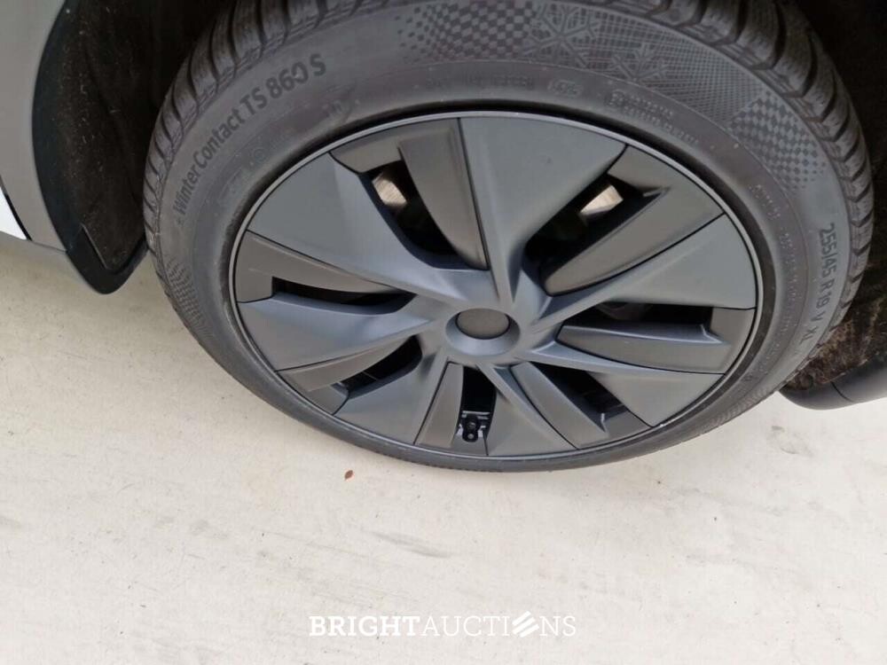 Tesla Model Y Long Range RWD 347pk 2025, 2GRZ915