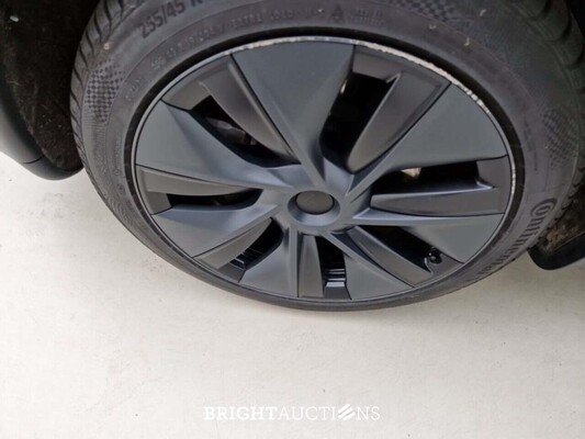 Tesla Model Y Long Range RWD 347pk 2025, 2GRZ915