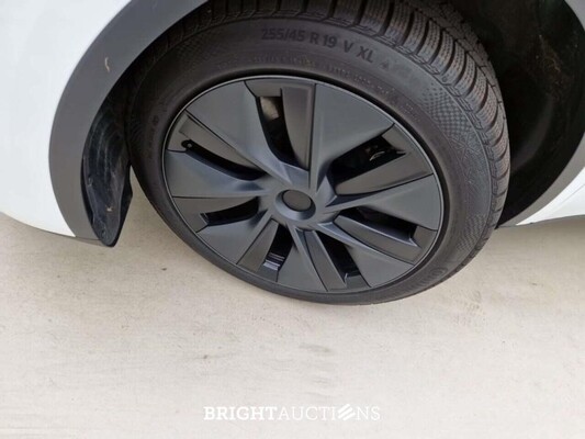 Tesla Model Y Long Range RWD 347pk 2025, 2GRZ915