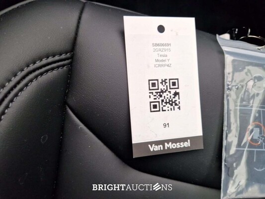 Tesla Model Y Long Range RWD 347pk 2025, 2GRZ915