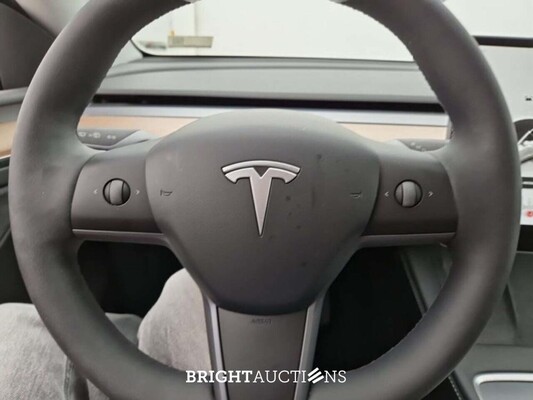 Tesla Model Y Long Range RWD 347pk 2025, 2GRZ915