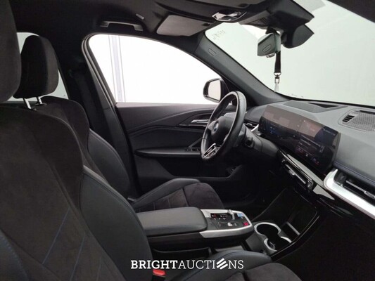 BMW iX1 X-Drive 30 M Sport 272pk 2023, DDL1006E