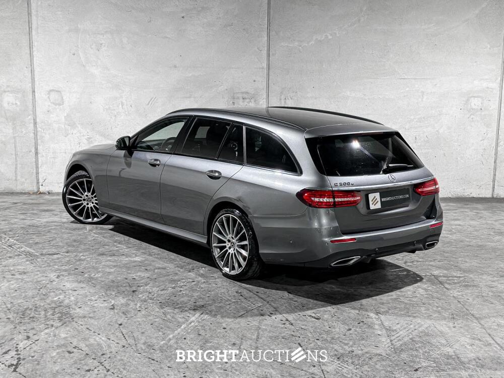 Mercedes-Benz E300 e Business Solution AMG 320hp 2022 (Original-NL & 1 Owner) Plug-In Hybrid E-Klasse T-Modell 9G-TRONIC, N-863-TR