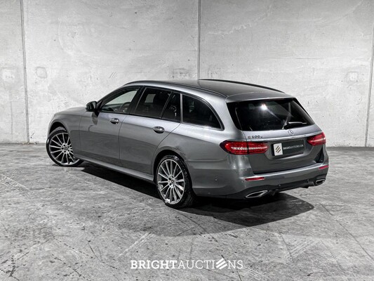 Mercedes-Benz E300 e Business Solution AMG 320hp 2022 (Original-NL & 1 Owner) Plug-In Hybrid E-Klasse T-Modell 9G-TRONIC, N-863-TR