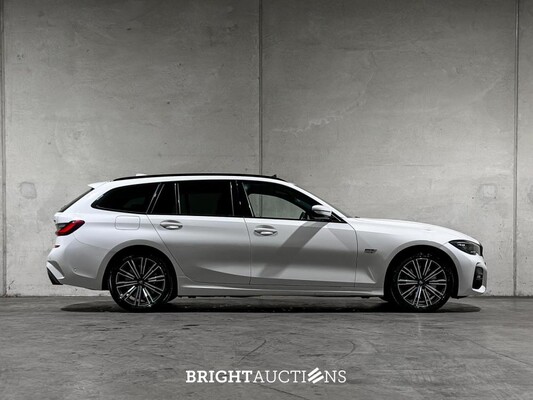 BMW 320e Touring Business Edition Plus M-Sport 204pk 2022 (Origineel-NL + 1e Eigenaar) 3-Serie G21, P-991-JH