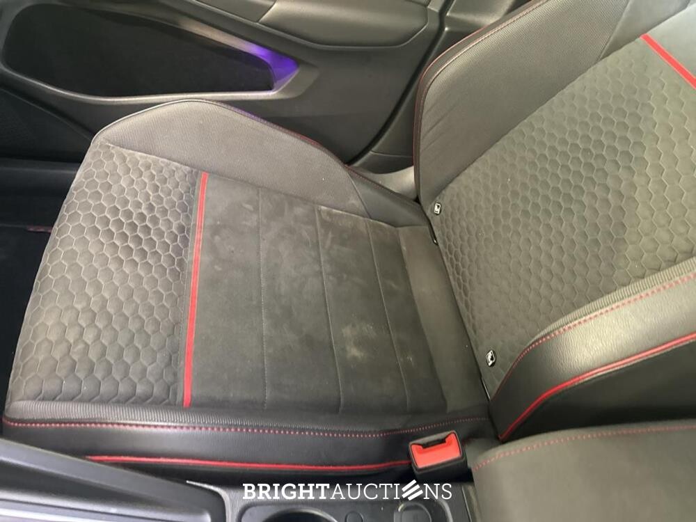 Volkswagen Golf GTI 2.0 TSI 301pk 2022, T-094-HR