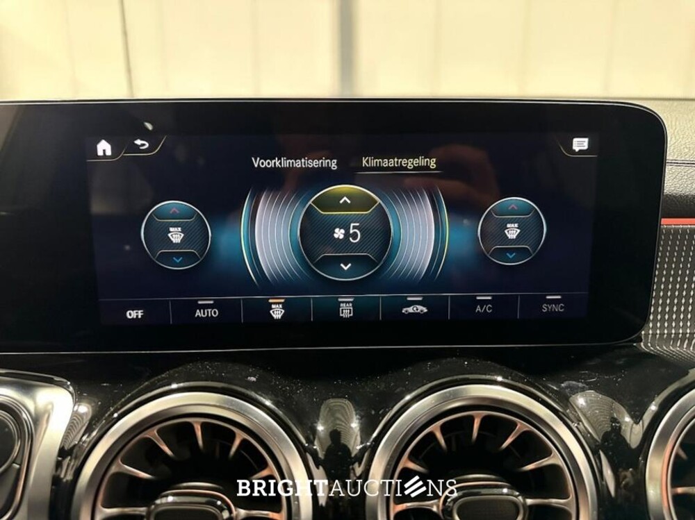 Mercedes-Benz EQB 250+71 Business Edition AMG Line 71 kWh 190pk 2024 (Origineel-NL) EQB-Klasse, X-588-RK