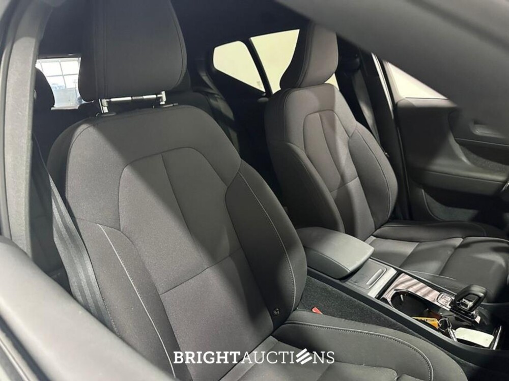 Volvo XC40 Recharge Core 70 kWh 231pk 2023 (Origineel-NL), S-302-PT