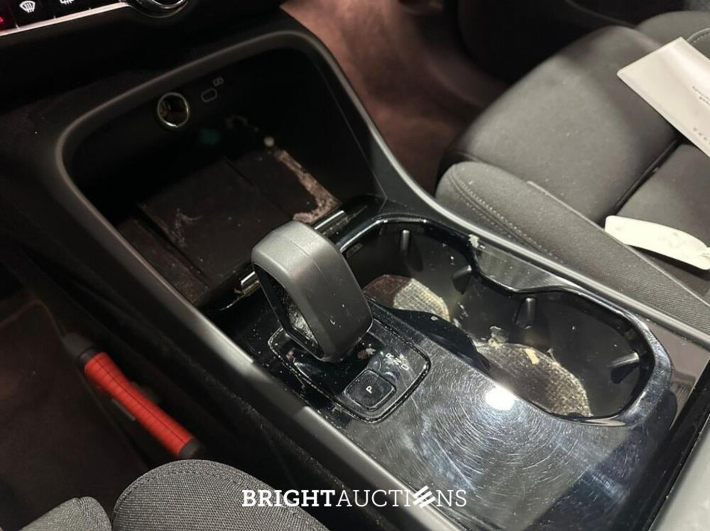 Volvo XC40 Recharge Core 70 kWh 231pk 2023 (Origineel-NL), S-302-PT