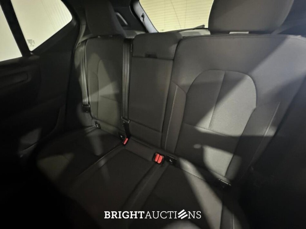 Volvo XC40 Recharge Core 70 kWh 231pk 2023 (Origineel-NL), S-302-PT
