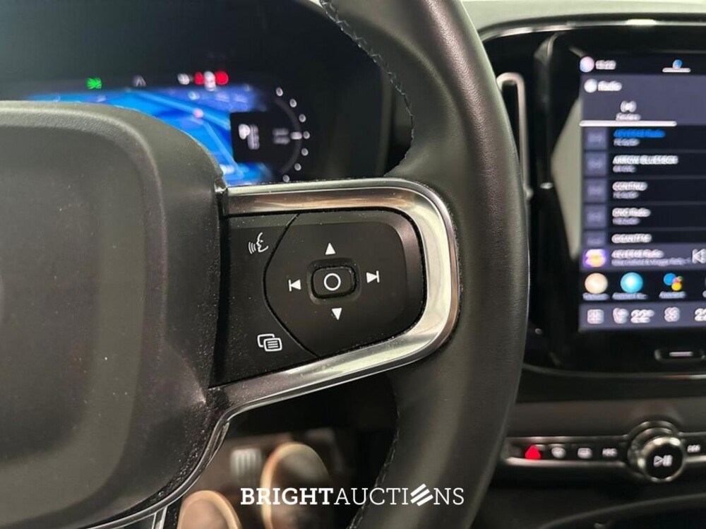 Volvo XC40 Recharge Core 70 kWh 231pk 2023 (Origineel-NL), S-302-PT