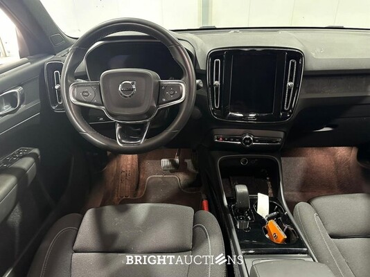 Volvo XC40 Recharge Core 70 kWh 231pk 2023 (Origineel-NL), S-302-PT