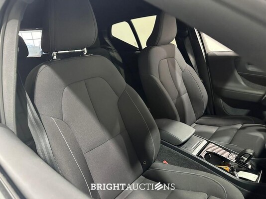 Volvo XC40 Recharge Core 70 kWh 231pk 2023 (Origineel-NL), S-302-PT