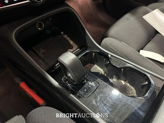 Volvo XC40 Recharge Core 70 kWh 231pk 2023 (Origineel-NL), S-302-PT