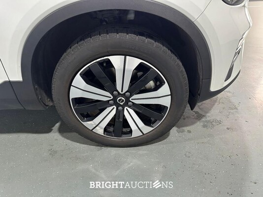 Volvo XC40 Recharge Core 70 kWh 231pk 2023 (Origineel-NL), S-302-PT