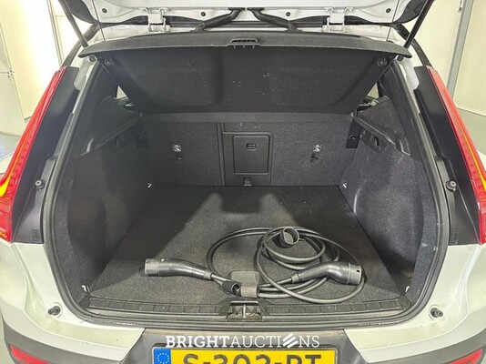 Volvo XC40 Recharge Core 70 kWh 231pk 2023 (Origineel-NL), S-302-PT