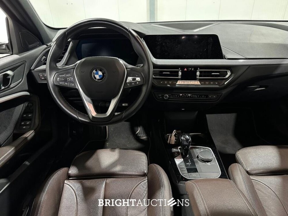 BMW 118i 1-serie Business Edition Plus 136pk 2021 (Origineel-NL) 1-Serie, L-574-FR