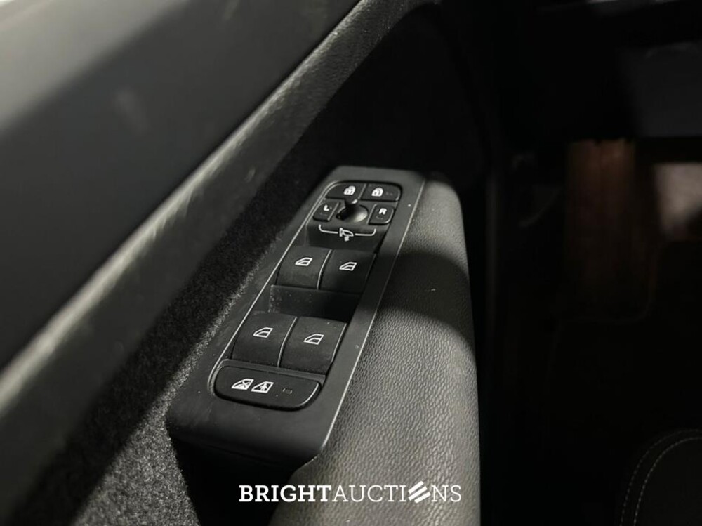 Volvo XC40 T4 Plug-in Hybrid Core Bright 1.5 211pk 2023 (Origineel-NL), S-306-LF