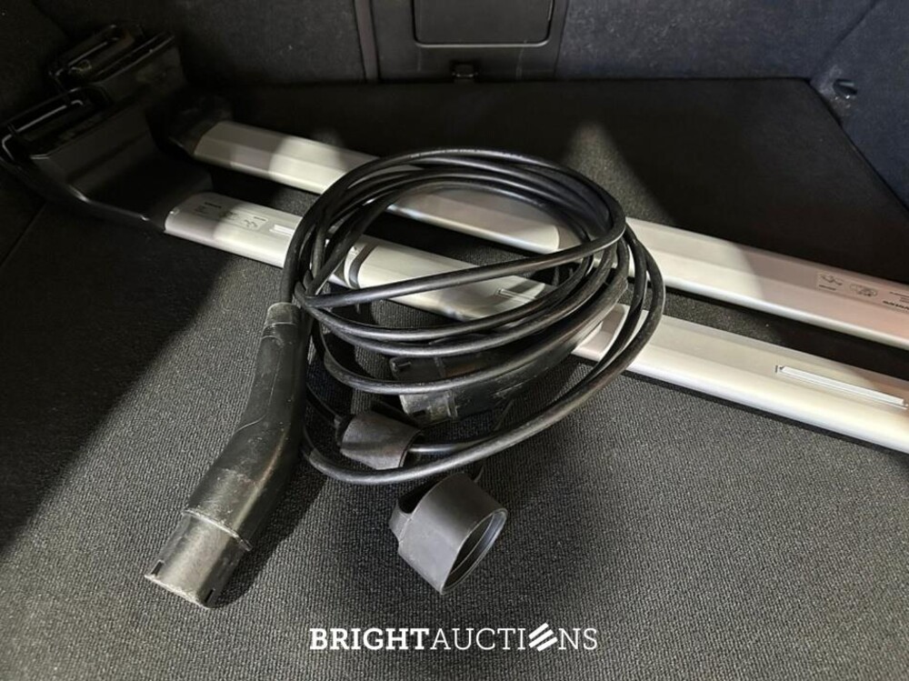 Volvo XC40 T4 Plug-in Hybrid Core Bright 1.5 211pk 2023 (Origineel-NL), S-306-LF