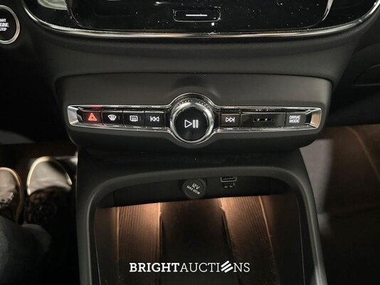 Volvo XC40 T4 Plug-in Hybrid Core Bright 1.5 211pk 2023 (Origineel-NL), S-306-LF