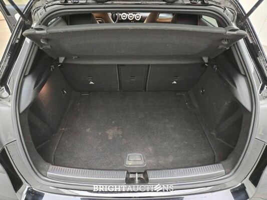Mercedes-Benz A180 Business Solution AMG 136pk 2019 A-klasse, X-073-VB