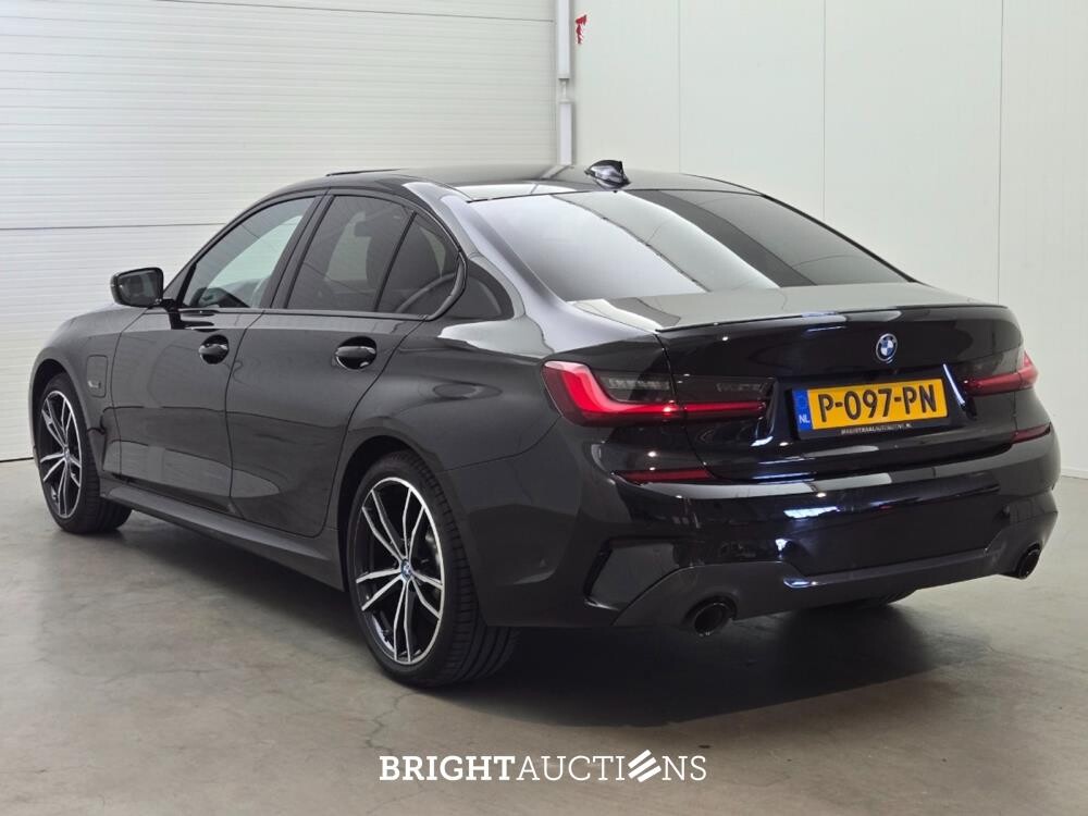 BMW 320e 3-serie Business Edition Plus 276pk 2022 (Origineel-NL) 3-Serie, P-097-PN