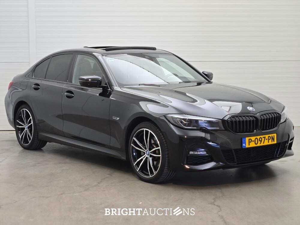 BMW 320e 3-serie Business Edition Plus 276pk 2022 (Origineel-NL) 3-Serie, P-097-PN