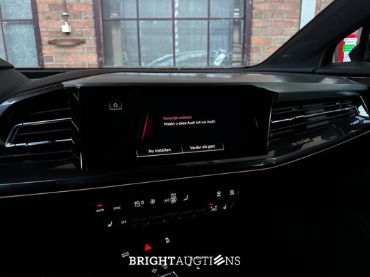 Audi Q4 e-tron 50 quattro Launch edition S Competition 77 kWh 299pk 2022 (Origineel-NL+1e eigenaar), P-122-GB