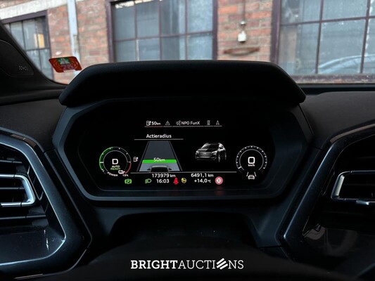 Audi Q4 e-tron 50 quattro Launch edition S Competition 77 kWh 299pk 2022 (Origineel-NL+1e eigenaar), P-122-GB