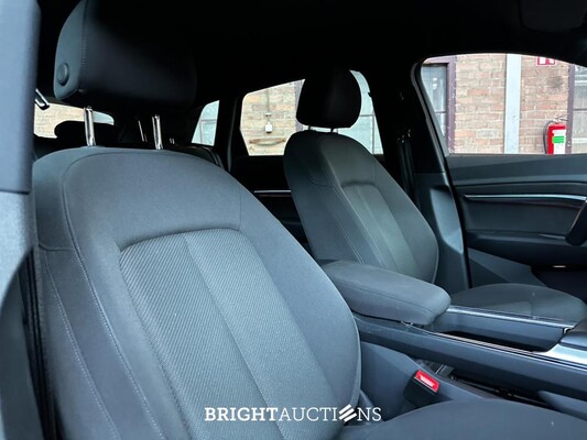 Audi e-tron 55 quattro Advanced edition 95 kWh 408pk 2021 (Origineel-NL+1e eigenaar), N-206-TT