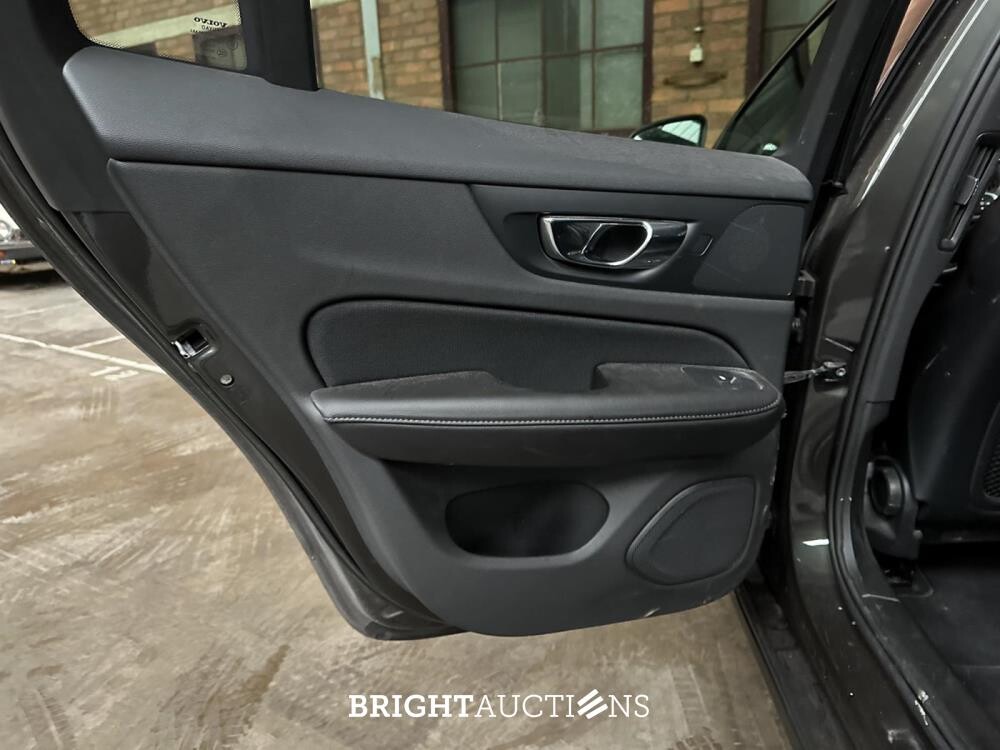 Volvo V60 2.0 T4 Momentum Proline 188pk 2019 (Origineel-NL), ZP-740-L