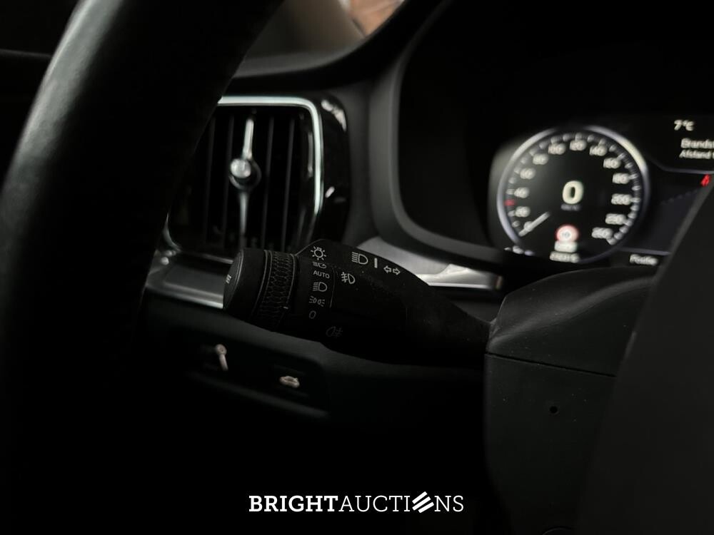 Volvo V60 2.0 T4 Momentum Proline 188pk 2019 (Origineel-NL), ZP-740-L