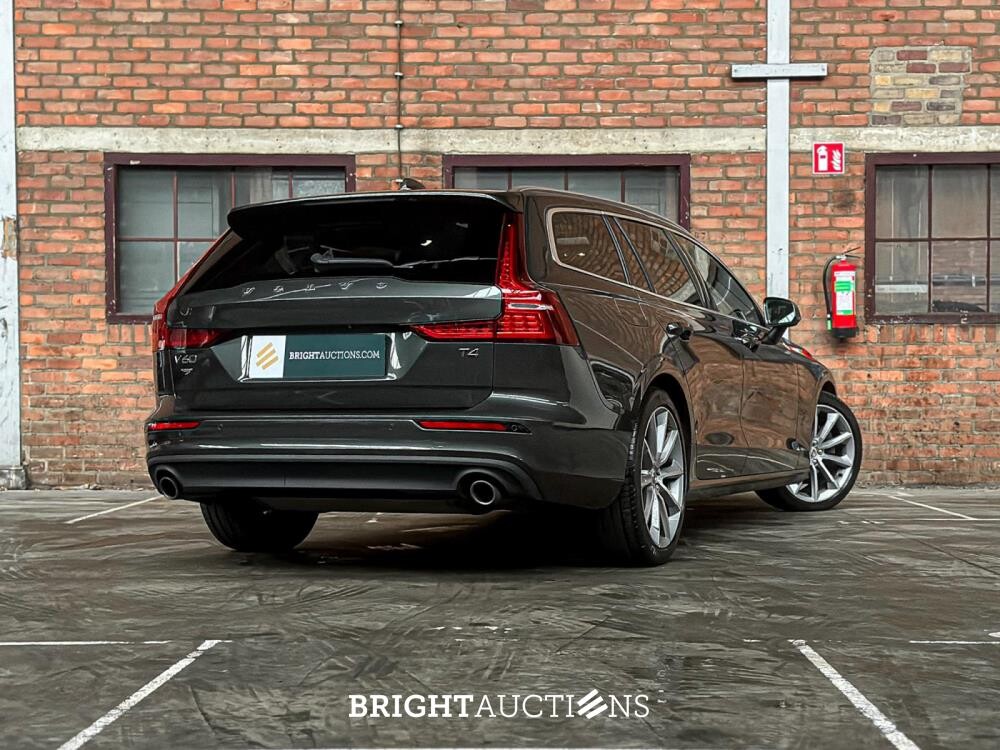 Volvo V60 2.0 T4 Momentum Proline 188pk 2019 (Origineel-NL), ZP-740-L