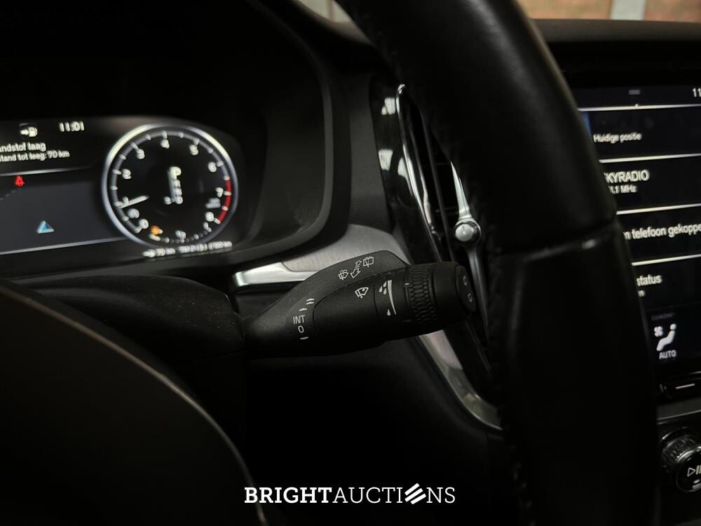 Volvo V60 2.0 T4 Momentum Proline 188pk 2019 (Origineel-NL), ZP-740-L