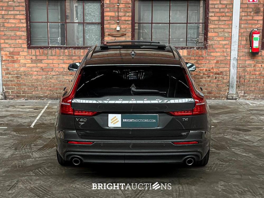 Volvo V60 2.0 T4 Momentum Proline 188pk 2019 (Origineel-NL), ZP-740-L