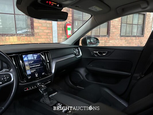 Volvo V60 2.0 T4 Momentum Proline 188pk 2019 (Origineel-NL), ZP-740-L