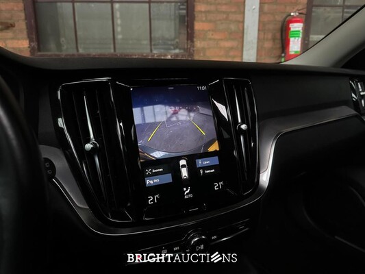 Volvo V60 2.0 T4 Momentum Proline 188pk 2019 (Origineel-NL), ZP-740-L