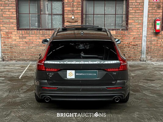 Volvo V60 2.0 T4 Momentum Proline 188pk 2019 (Origineel-NL), ZP-740-L