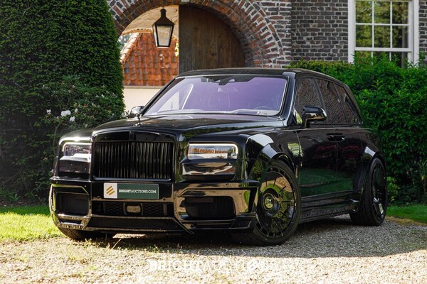 BRIGHT AUCTIONS: Rolls-Royce Cullinan 6.75 V12 / NOVITEC Widebody / Starlight / Massage / HUD / RR Bespoke Audio / 2021
